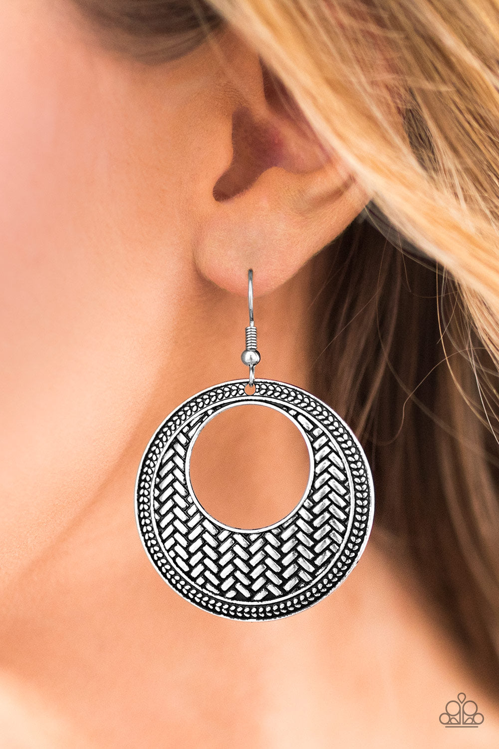 Tahiti Traveler - silver - Paparazzi earrings