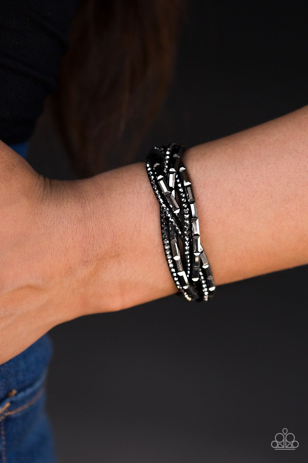 Too Cool for School - black - Paparazzi bracelet